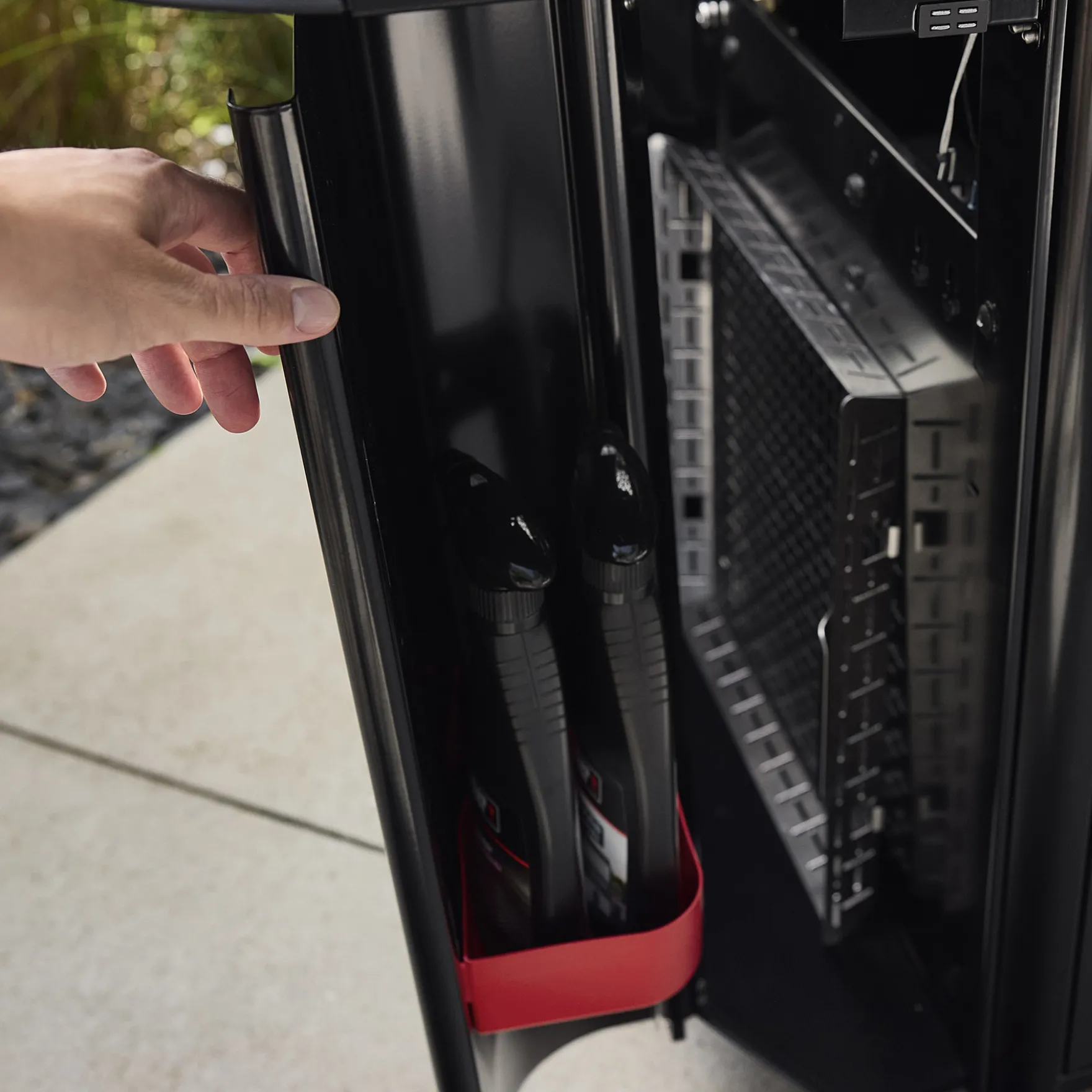 Genesis® E-430 Gas Grill Stealth® Edition (Liquid Propane)